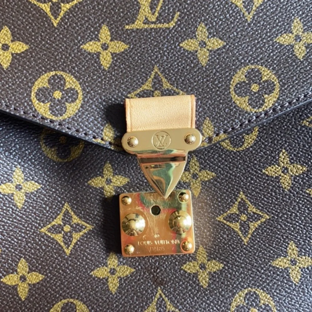 Authentic Louis Vuitton Pochette Metis handbag